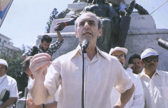 Ellacuría hablando en un acto ecuménico en San Salvador (marzo de 1989)